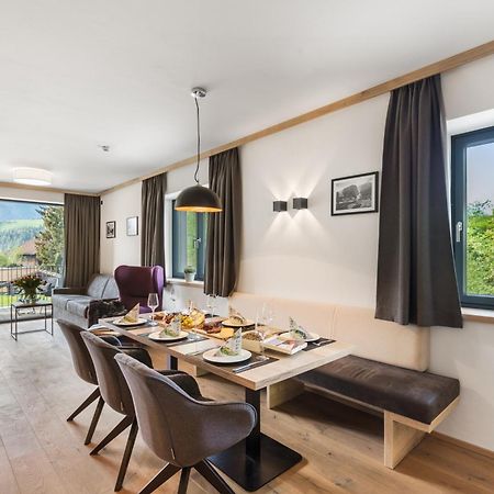 Emma Deluxe Aparthotel Ganzjaehrig Beheizter Aussenpool Piesendorf Bagian luar foto