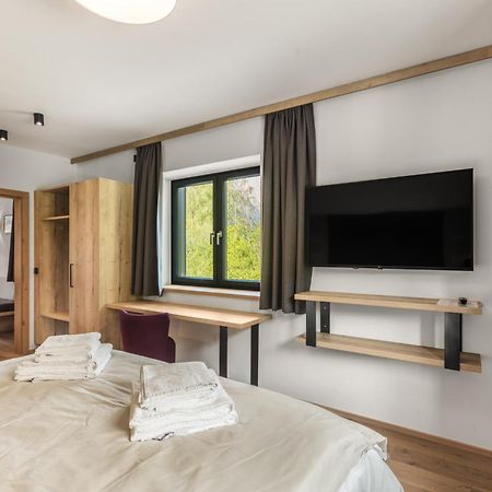 Emma Deluxe Aparthotel Ganzjaehrig Beheizter Aussenpool Piesendorf Bagian luar foto
